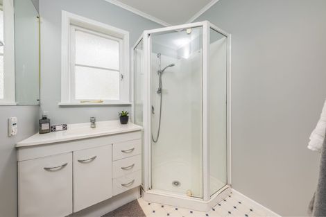 Photo of property in 37 Edmonton Road, Henderson, Auckland, 0612