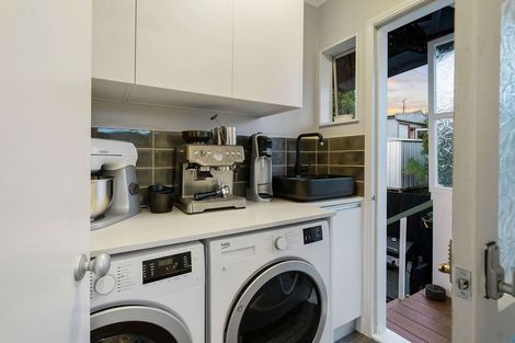 Photo of property in 2/23 Rawhiti Road, Manly, Whangaparaoa, 0930