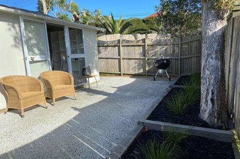 Photo of property in 8 Le Roy Terrace, Birkenhead, Auckland, 0626