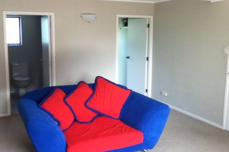 Photo of property in 11 Nimrod Place, Half Moon Bay, Auckland, 2012