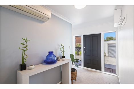 Photo of property in 19 Lombard Place, Avonhead, Christchurch, 8042