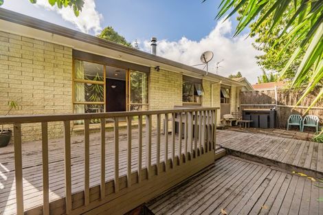 Photo of property in 2/13 Wirihana Road, Titirangi, Auckland, 0604