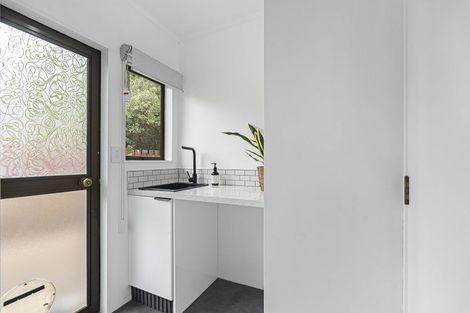 Photo of property in 1/6 Waterloo Place, Westown, New Plymouth, 4310