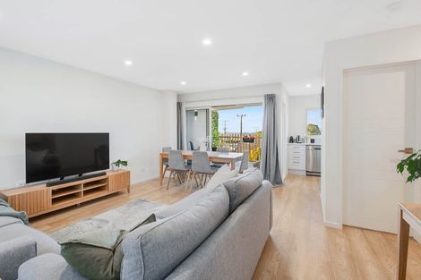 Photo of property in 2/3 Coronation Road, Hillcrest, Auckland, 0627