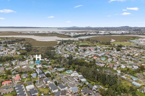 Photo of property in 5 Valron Road, Te Atatu South, Auckland, 0602