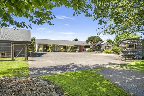 Photo of property in 424 Tararua Road, Levin, 5571
