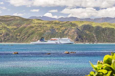 Photo of property in 118 Breaker Bay Road, Breaker Bay, Wellington, 6022