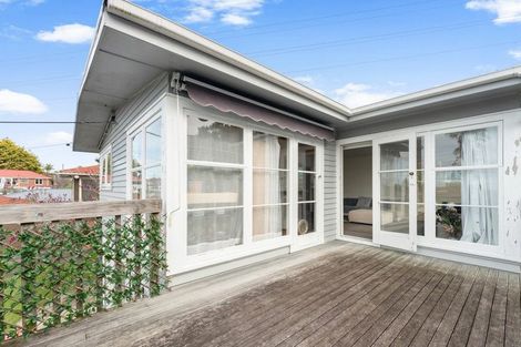 Photo of property in 6 Merville Avenue, Te Atatu South, Auckland, 0610