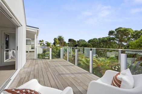 Photo of property in 405 Devon Street East, Strandon, New Plymouth, 4312