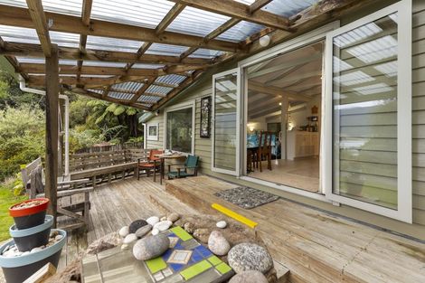 Photo of property in 19 Sandy Bay Road, Black Rock, Picton, 7282