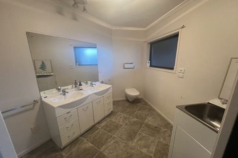 Photo of property in 65 Roberts Road, Matakatia, Whangaparaoa, 0930