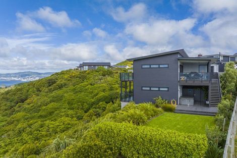 Photo of property in 7 Promontory Crescent, Newlands, Wellington, 6037