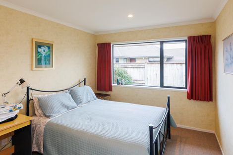 Photo of property in 24 Johnstone Drive, Fitzherbert, Palmerston North, 4410