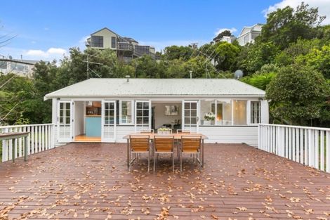 Photo of property in 28 Seaview Road, Paremata, Porirua, 5024