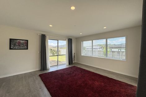 Photo of property in 10 Remana Crescent, Huapai, Kumeu, 0810