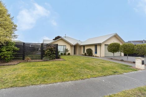 Photo of property in 110 Royal Park Drive, Parklands, Christchurch, 8083