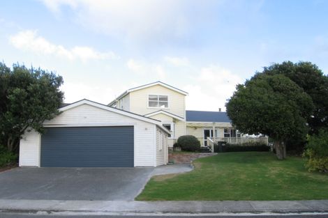 Photo of property in 8 Victor Grove, Waikanae Beach, Waikanae, 5036