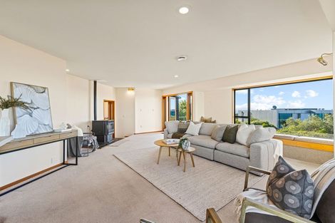 Photo of property in 10 Luxton Place, Mount Pleasant, Christchurch, 8081