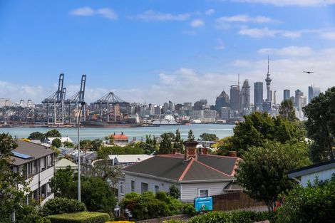 Photo of property in 3/64 Victoria Road, Devonport, Auckland, 0624