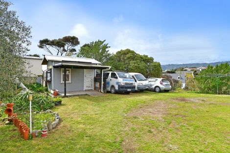 Photo of property in 13 Kaitawa Street, Waikanae Beach, Waikanae, 5036