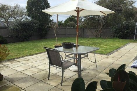 Photo of property in 1 Ward Crescent, Te Atatu Peninsula, Auckland, 0610