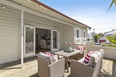 Photo of property in 30 Rutland Road, Stanley Point, Auckland, 0624