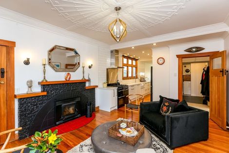 Photo of property in 76 Belt Road, New Plymouth, 4310