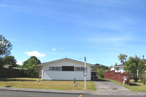 Photo of property in 122 Sycamore Drive, Sunnynook, Auckland, 0620