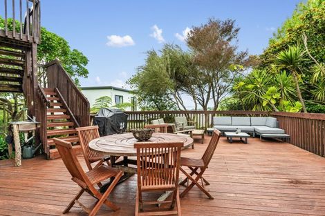 Photo of property in 70 Kate Sheppard Avenue, Torbay, Auckland, 0630