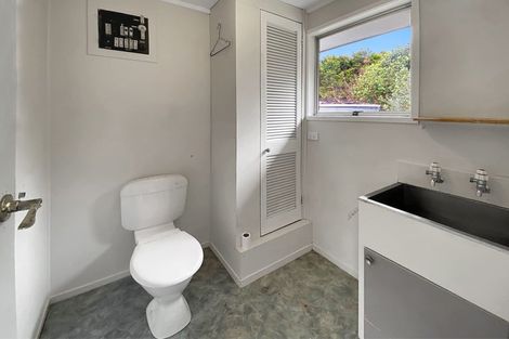 Photo of property in 28 Serwayne Place, Sunnyvale, Auckland, 0612