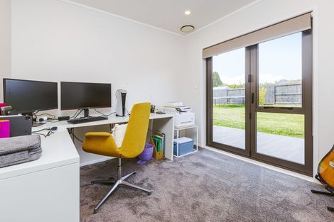 Photo of property in 9 Elrita Place, Conifer Grove, Takanini, 2112