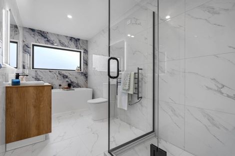 Photo of property in 8b South Lynn Road, Titirangi, Auckland, 0604