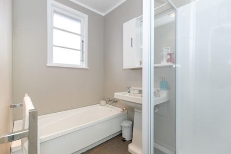 Photo of property in 1064 Heaphy Terrace, Fairfield, Hamilton, 3214