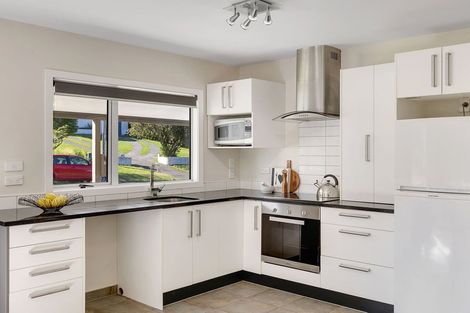 Photo of property in 2/19 Ranui Terrace, Tawa, Wellington, 5028