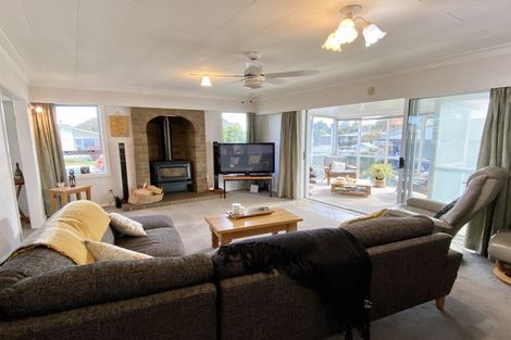 Photo of property in 32 Kildare Drive, Waikiwi, Invercargill, 9810