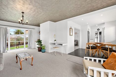 Photo of property in 3 Feist Street, Carterton, 5713