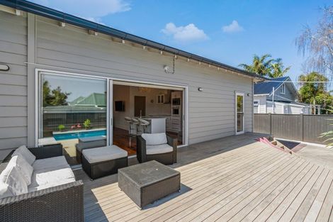 Photo of property in 16 Wolfe Street, Regent, Whangarei, 0112