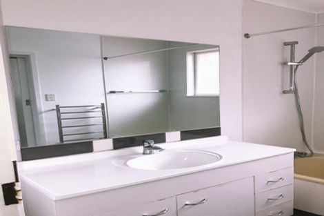 Photo of property in 19a Atkinson Road, Titirangi, Auckland, 0604