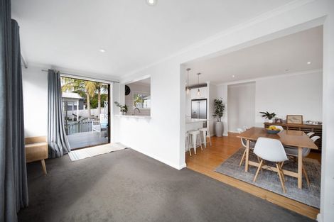 Photo of property in 15 Sea View Terrace, Cockle Bay, Auckland, 2014