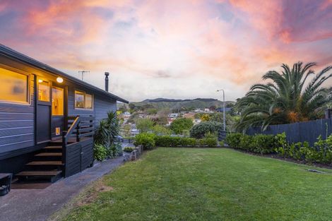 Photo of property in 19 Renown Road, Raumati South, Paraparaumu, 5032