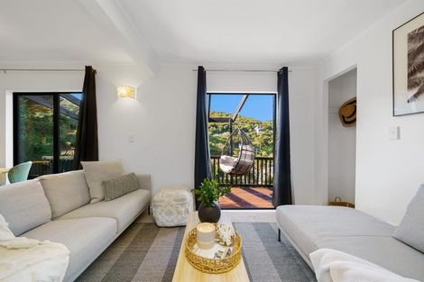 Photo of property in 49 Airlie Road, Plimmerton, Porirua, 5026