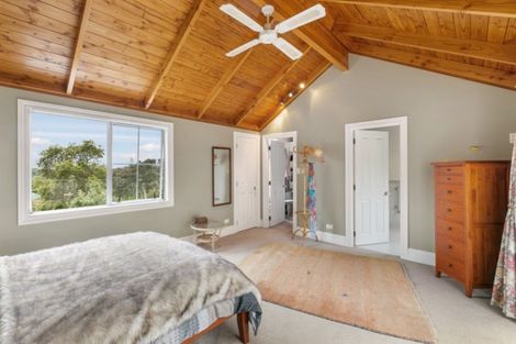 Photo of property in 207 Woodlands Park Road, Titirangi, Auckland, 0604