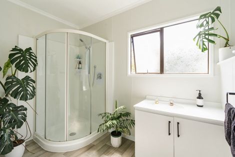 Photo of property in 31 Lake View Street, Waihola, Milton, 9073