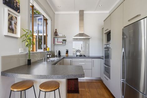 Photo of property in 101 Gover Street, New Plymouth, 4310