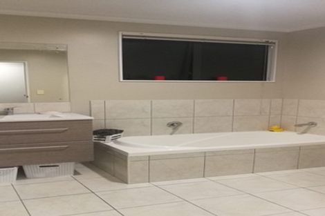 Photo of property in 32 Misty Valley Drive, Henderson, Auckland, 0612