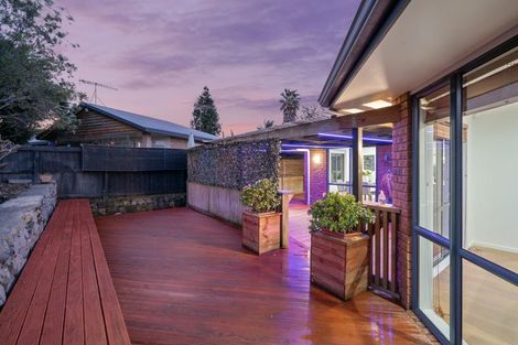 Photo of property in 12 Hocken Place, Mangere Bridge, Auckland, 2022