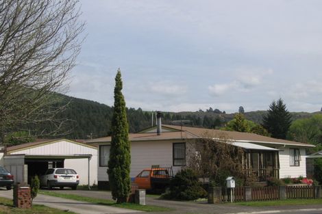 Photo of property in 10 Luke Place, Fairy Springs, Rotorua, 3015