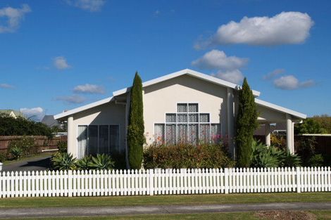 Photo of property in 54 West Fairway, Golflands, Auckland, 2013