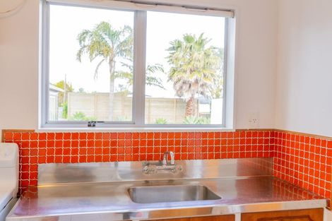 Photo of property in 1396 Whangaparaoa Road, Army Bay, Whangaparaoa, 0930