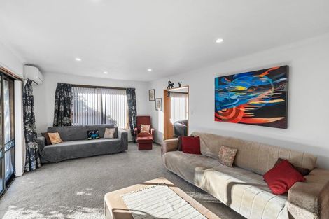 Photo of property in 8 Addison Place, Halswell, Christchurch, 8025